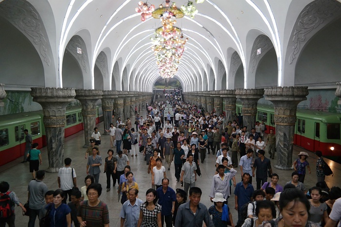 Trạm tàu dưới lòng đất Yongwang xây năm 1987 là một công trình học hỏi từ hệ thống tàu điện ngầm của Nga. Ảnh: Guardian