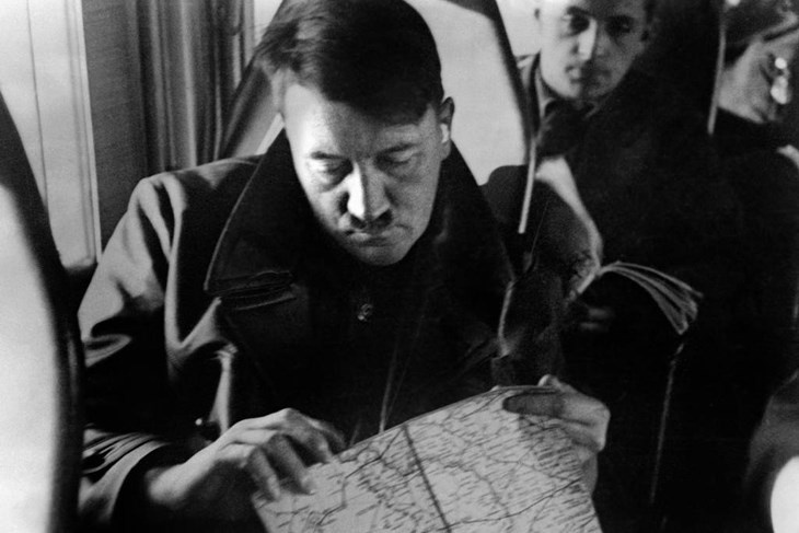 Hitler ghét nha sĩ. Y bị hôi miệng và bệnh về lợi. Ảnh: Getty