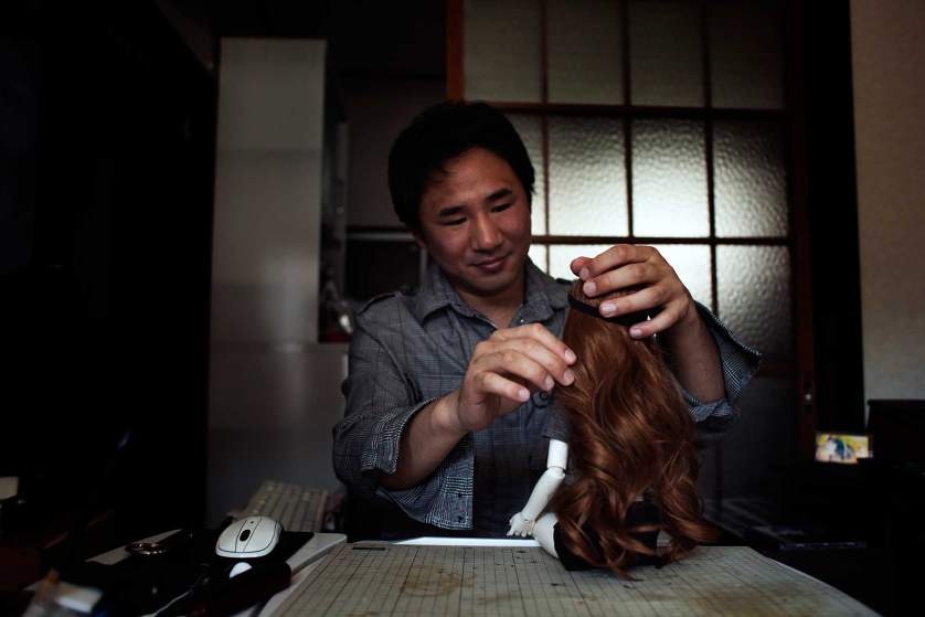 Kosaki chăm sóc con búp bê do anh tự làm. Anh đã ngừng chơi trò Love Plus sau khi công ty sản xuất không tiếp tục cải tiến nó. 