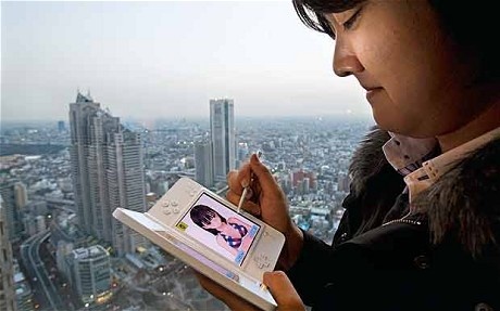 Trao luu hen ho ban gai trong game cua thanh nien Nhat hinh anh