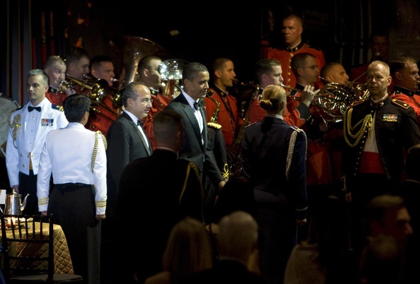 Ngày 19/5/2010, Tổng thống Obama mở dạ tiệc thết đãi lãnh đạo nước láng giềng là Tổng thống Mexico Felipe Calderon cùng phu nhân. Phu nhân Michelle đã mời đầu bếp Rick Bayless mà bà rất yêu thích để chuẩn bị các món ăn. Ảnh: AFP