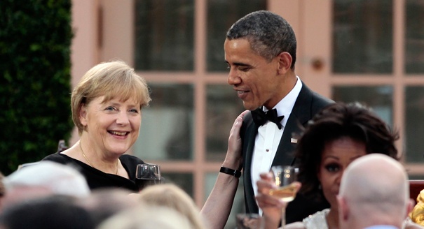 Sau khi đón tiếp Thủ tướng Đức Angela Merkel tại Nhà Trắng ngày 6/6/2011, ông Obama đã mời bà dự tiệc tối quốc gia. Bà cũng là nguyên thủ châu Âu đầu tiên mà Nhà Trắng tổ chức quốc tiệc chiêu đãi từ sau khi ông Obama đắc cử. Ảnh: Politico