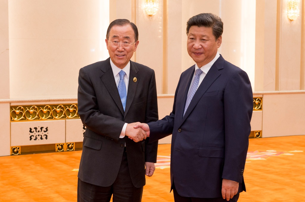 Chủ tịch Tập Cận Bình gặp Tổng thư ký LHQ Ban Ki Moon trong một sự kiện. Ảnh: UN