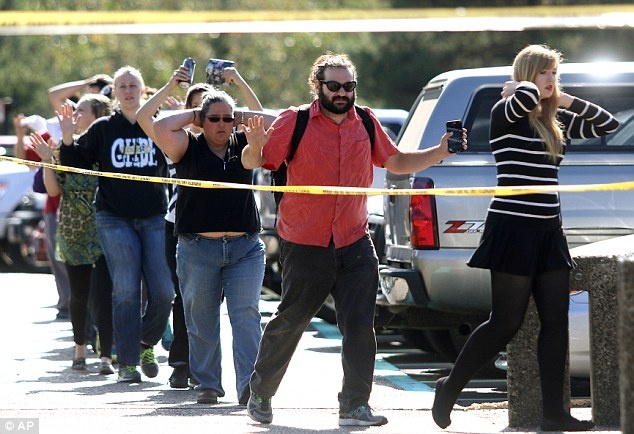 Hien truong vu tham sat bang sung o truong hoc My hinh anh