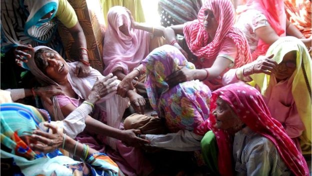 Hai tre em An Do bi thieu song nghi do xung dot dang cap hinh anh