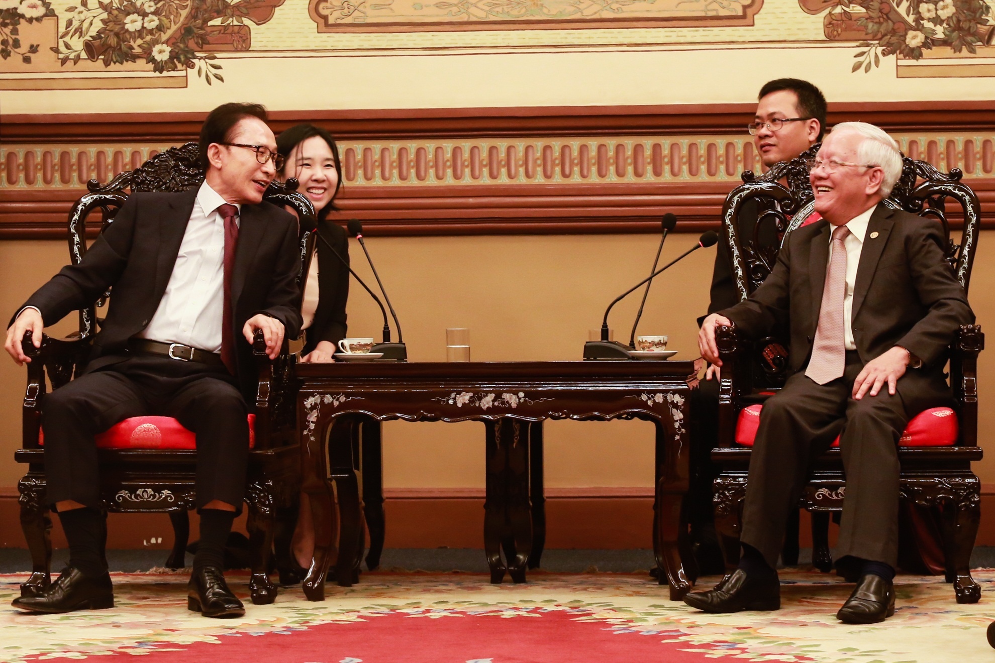 Chủ tịch TP HCM tiếp cựu tổng thống Hàn Quốc Lee Myung Bak ngày 21/10. Ảnh: Hải An