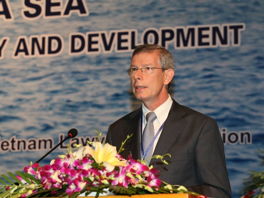 Thanh vien Toa Trong tai: Trung Quoc buoc phai suy tinh lai hinh anh