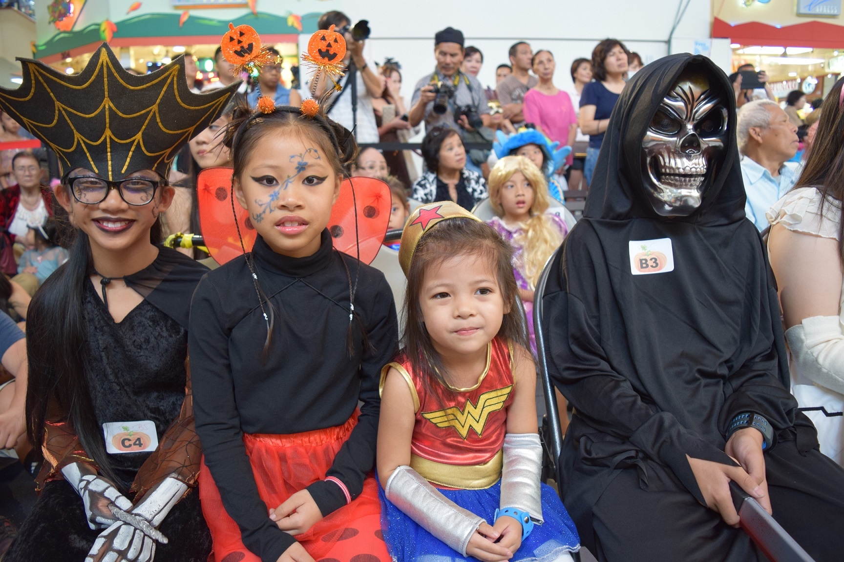 Nguoi Viet o My to chuc thi hoa trang dip Halloween hinh anh