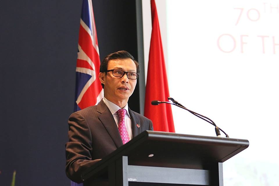 Cac dai su Viet Nam chia se gi tren mang xa hoi? hinh anh