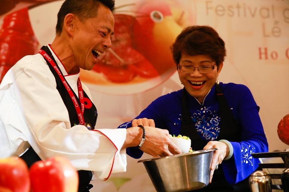 Dau bep noi tieng tro tai tai le hoi am thuc Canada 2015 hinh anh