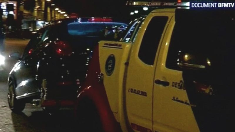 Phat hien sung AK trong xe gan diem khung bo o Paris hinh anh