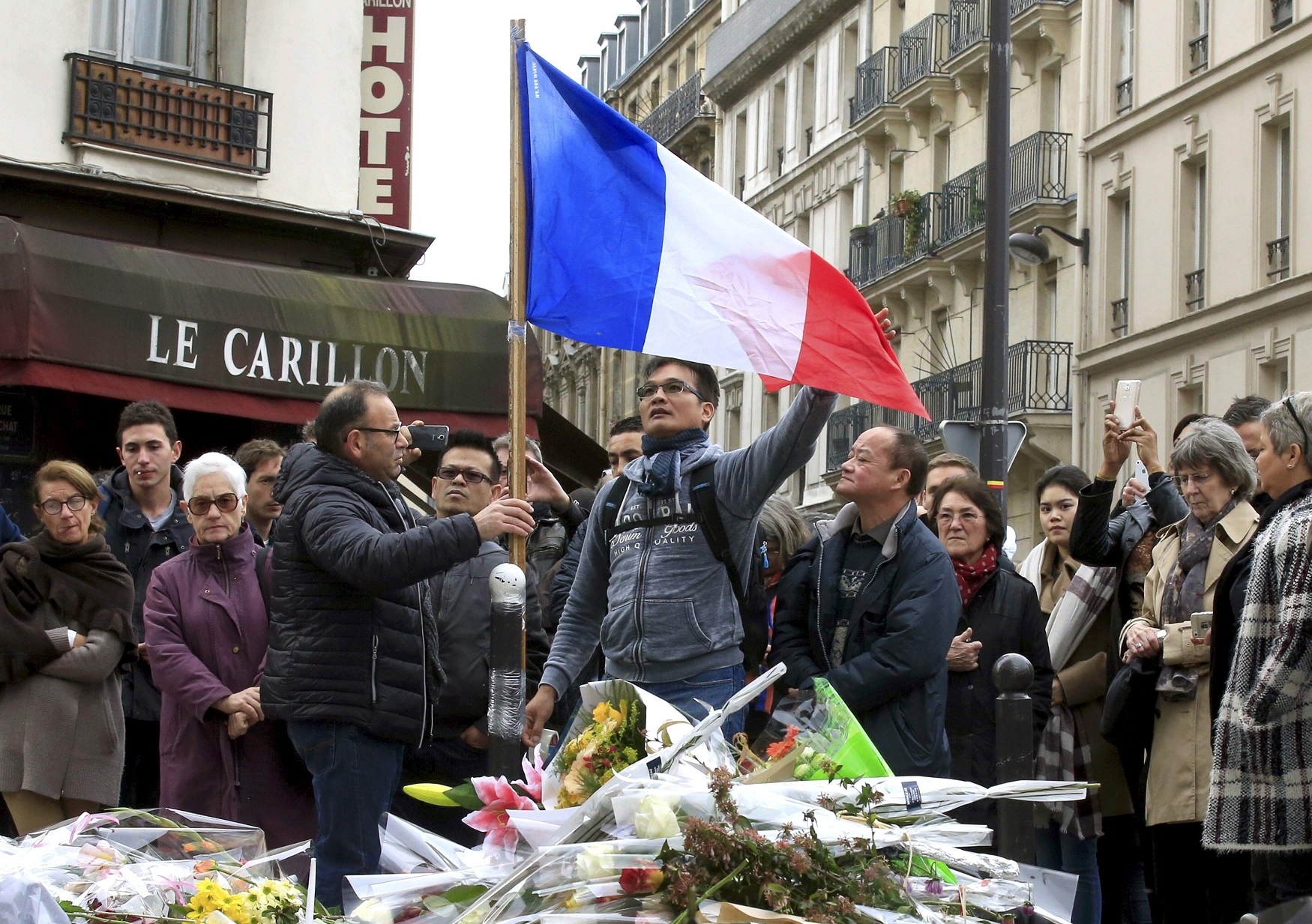 Du am cua nhung vu khung bo o Paris hinh anh