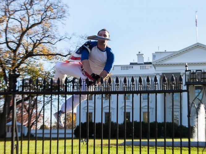 Nha Trang lai bi phong toa vi nguoi la treo rao hinh anh