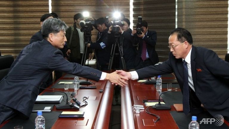 Han - Trieu bat dau dam phan xoa diu cang thang hinh anh