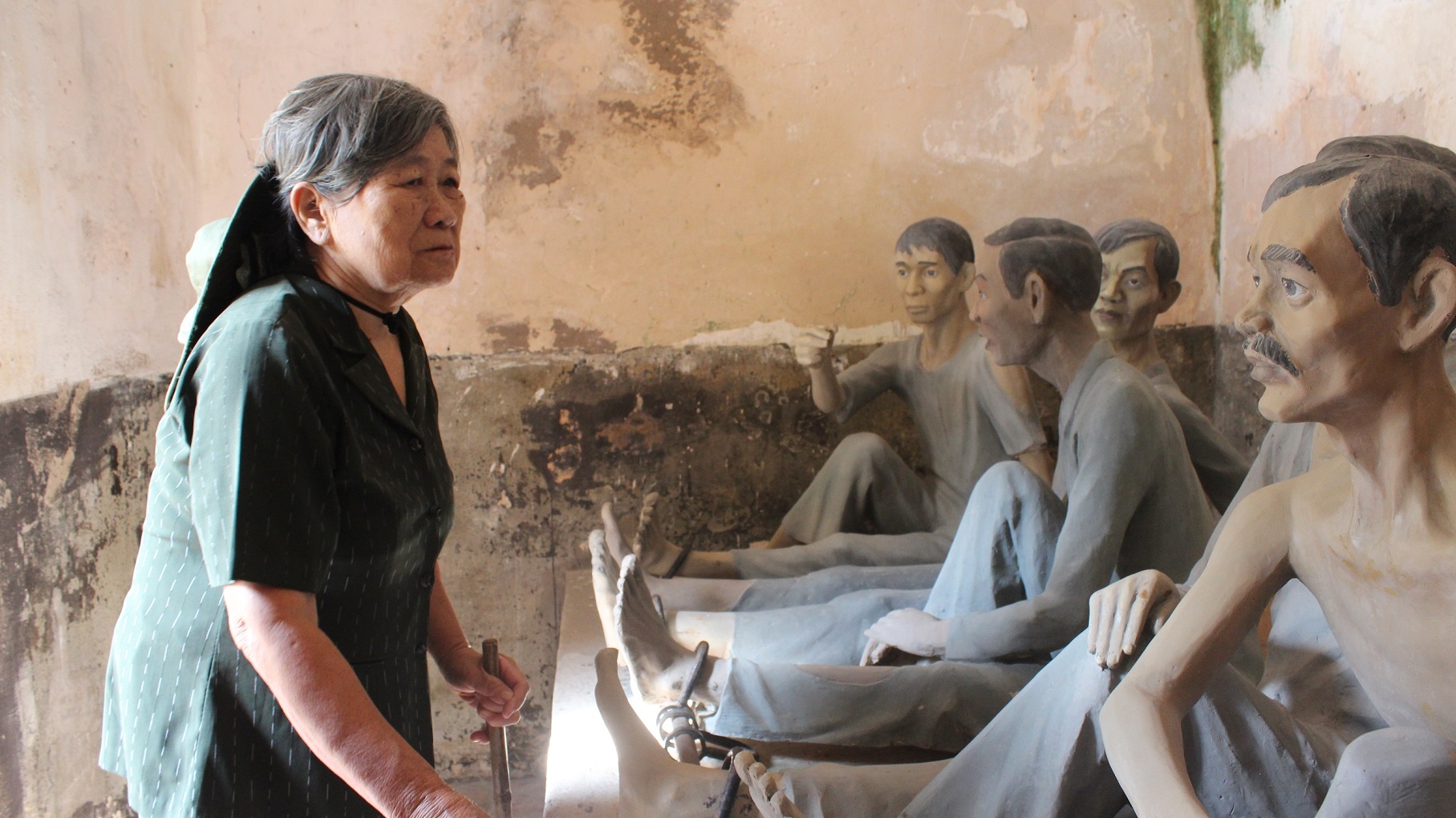 Nữ cựu tù kháng chiến Côn Đảo Nguyễn Thị Ny thăm lại nhà tù nơi từng giam giữ bà và các đồng đội. Bà là một trong những cựu tù đang sống ở Côn Đảo.