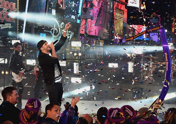 Nguoi dan New York han hoan chao don nam moi hinh anh