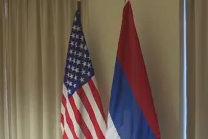 Quoc ky Nga suyt bi treo nguoc o cuoc gap Kerry - Lavrov hinh anh