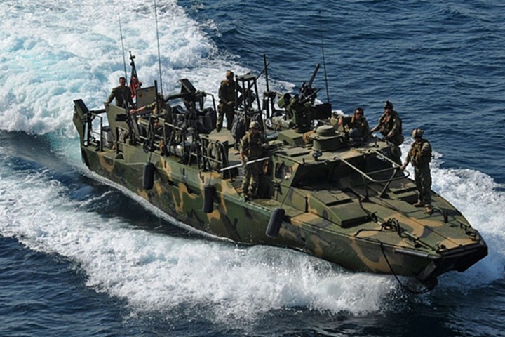 Iran tang huy chuong cho vi tuong bat thuy thu My hinh anh