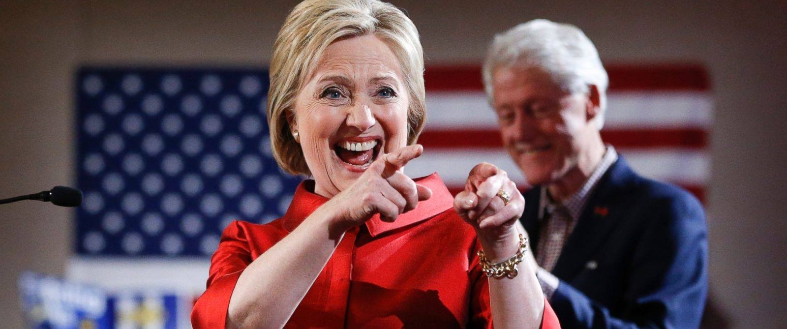 Clinton, Trump duoc du doan thang lon ngay 'sieu thu ba' hinh anh