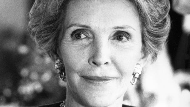 Cuu de nhat phu nhan My Nancy Reagan qua doi hinh anh