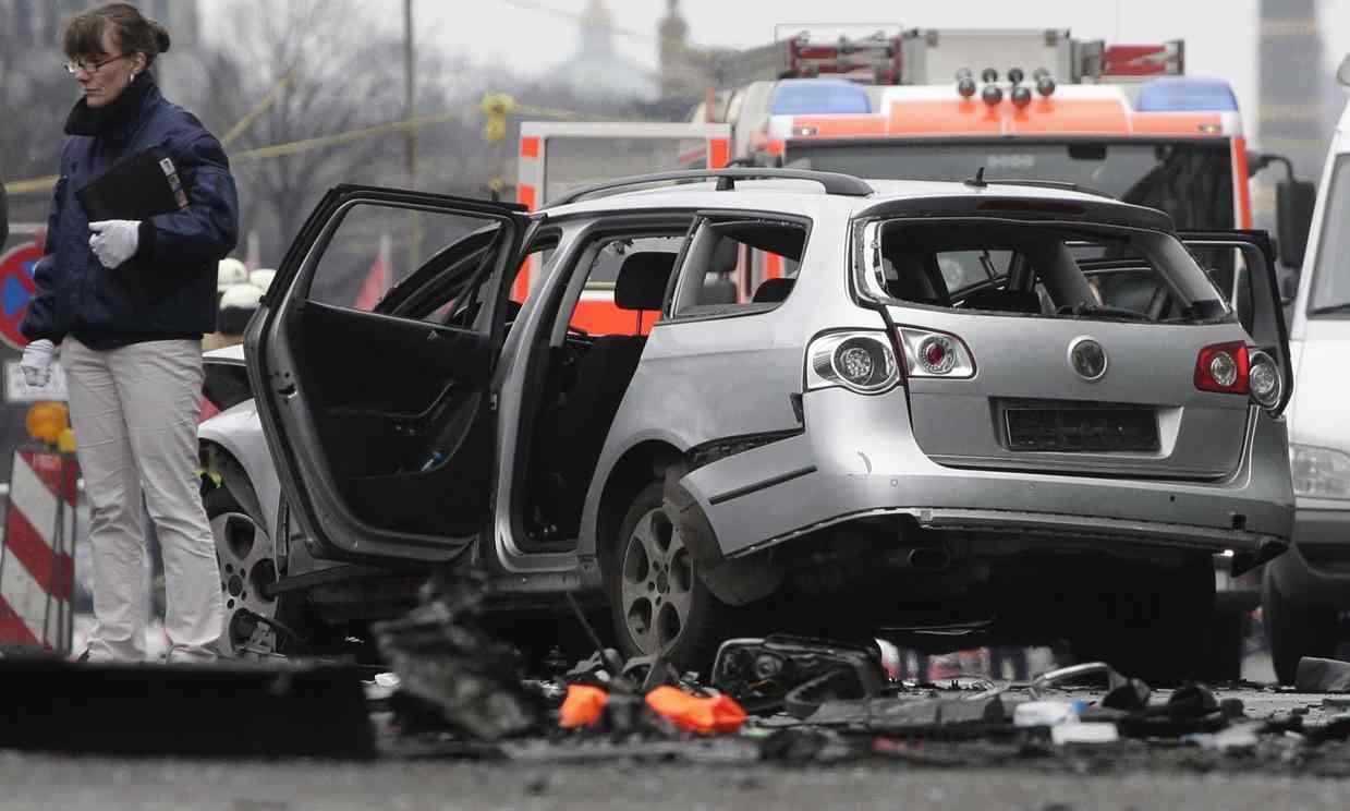 Oto phat no o Berlin, 1 nguoi chet hinh anh