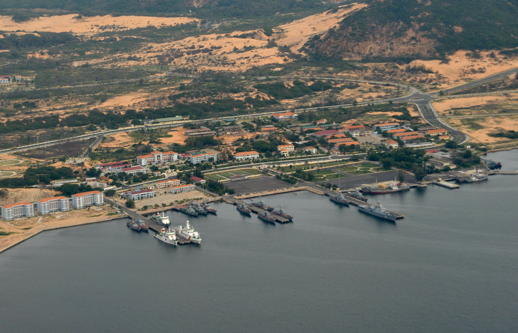 Tam quan trong cua cang Cam Ranh,  Bien Dong cang thang,  tau chien Nhat den Cam Ranh anh 2