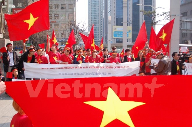 Nguoi Viet tai Han Quoc phan doi TQ ngang nguoc o Bien Dong hinh anh