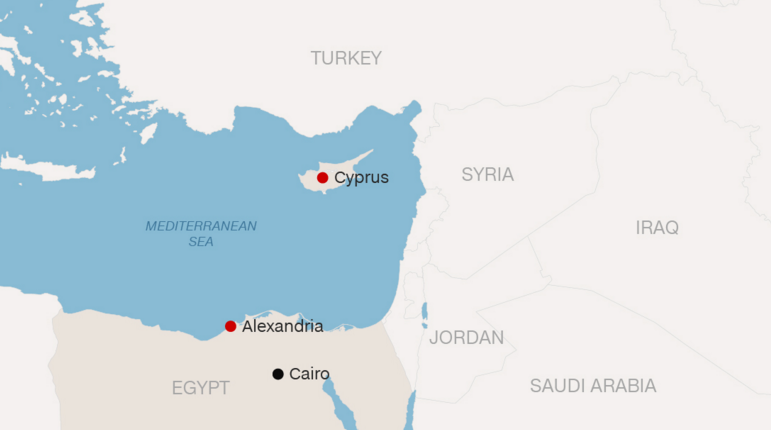 May bay Ai Cap bi khong tac anh 1