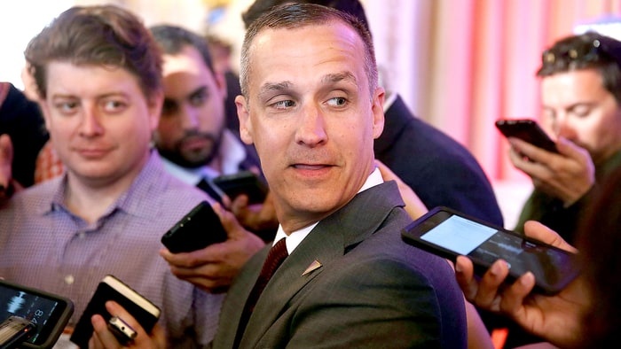 Nguoi quan ly chien dich tranh cu cua Donald Trump bi bat hinh anh