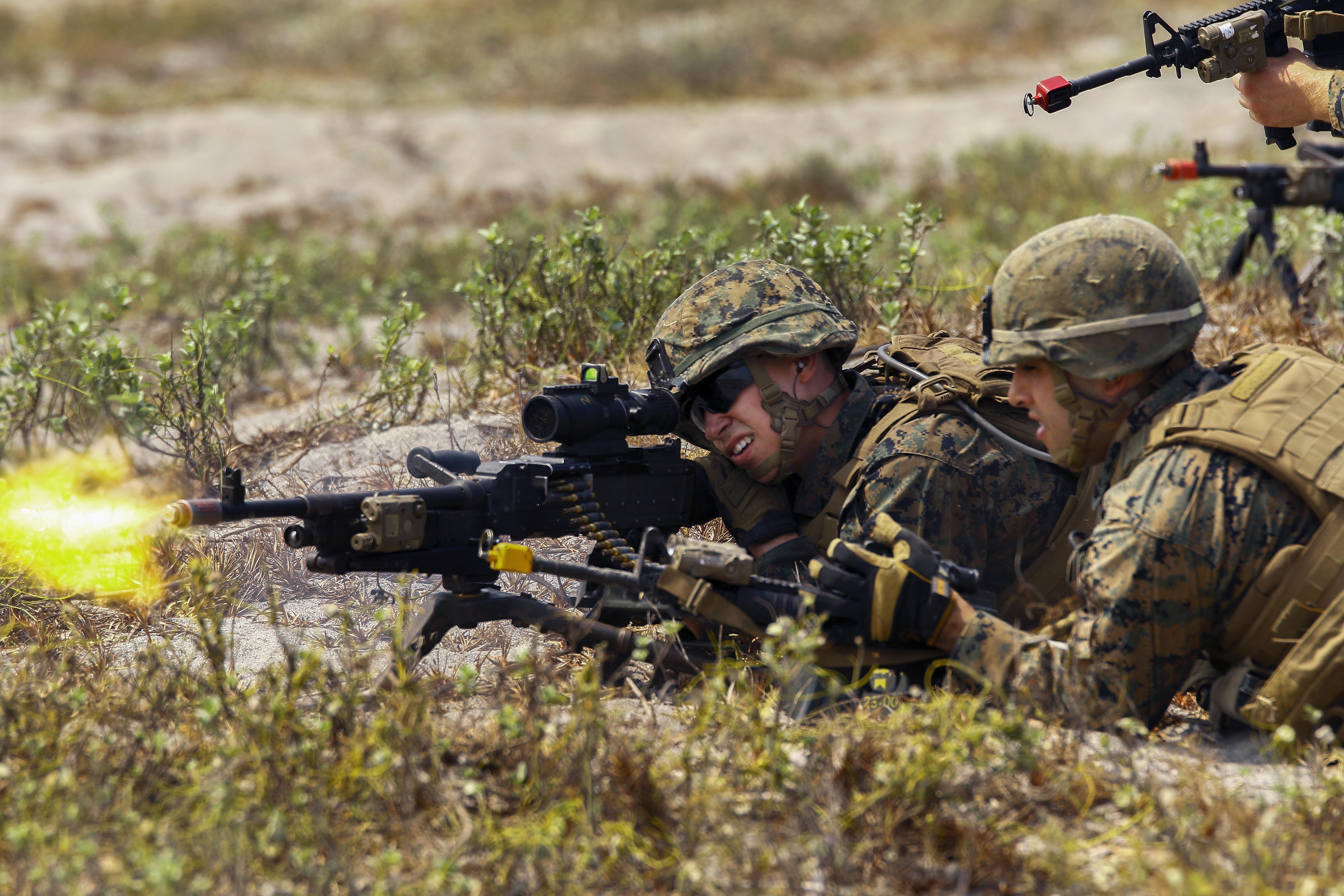 The gioi bat on day chi tieu quan su tang hinh anh