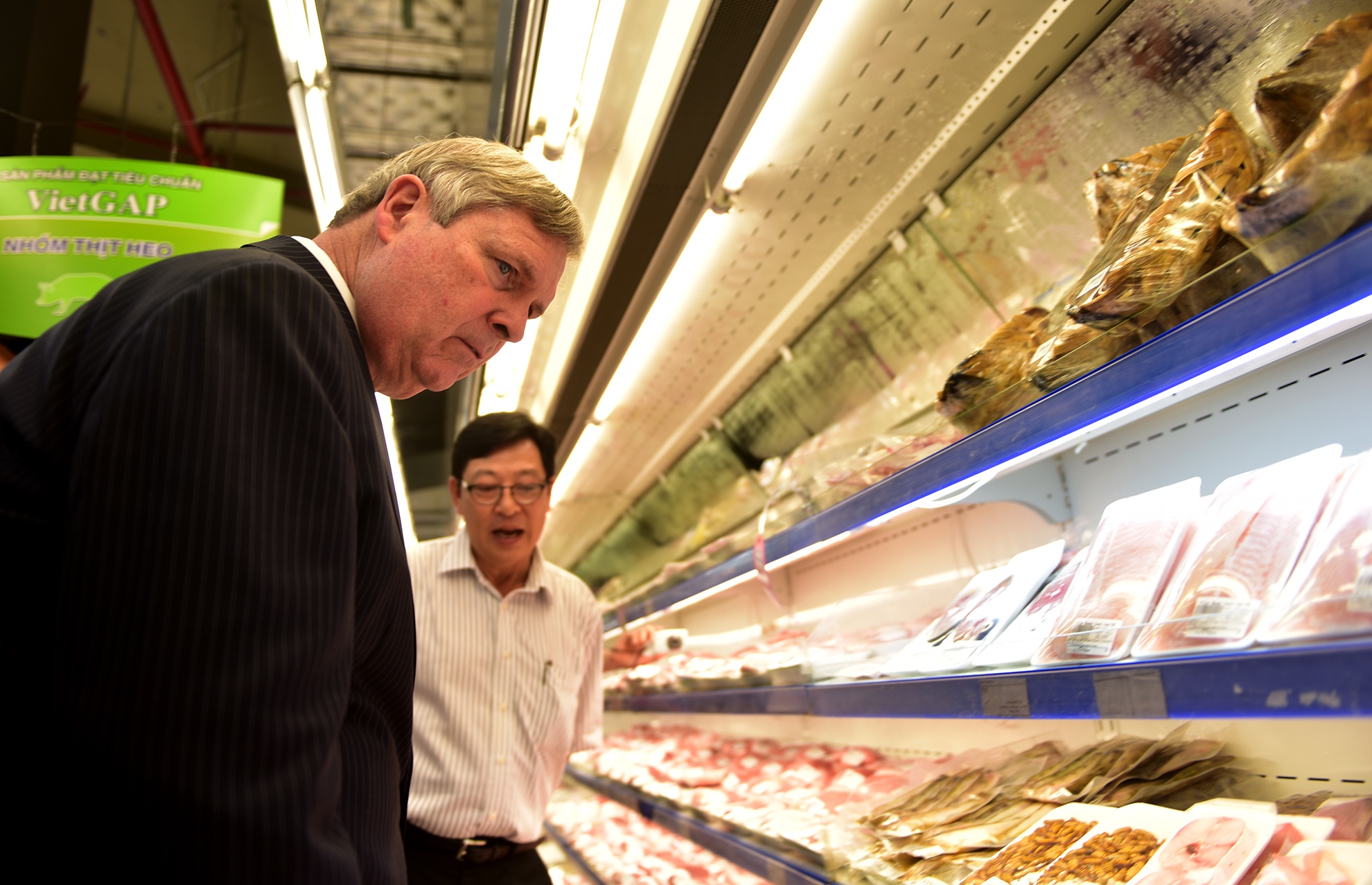 Bo truong Nong nghiep My tham sieu thi o TP HCM hinh anh