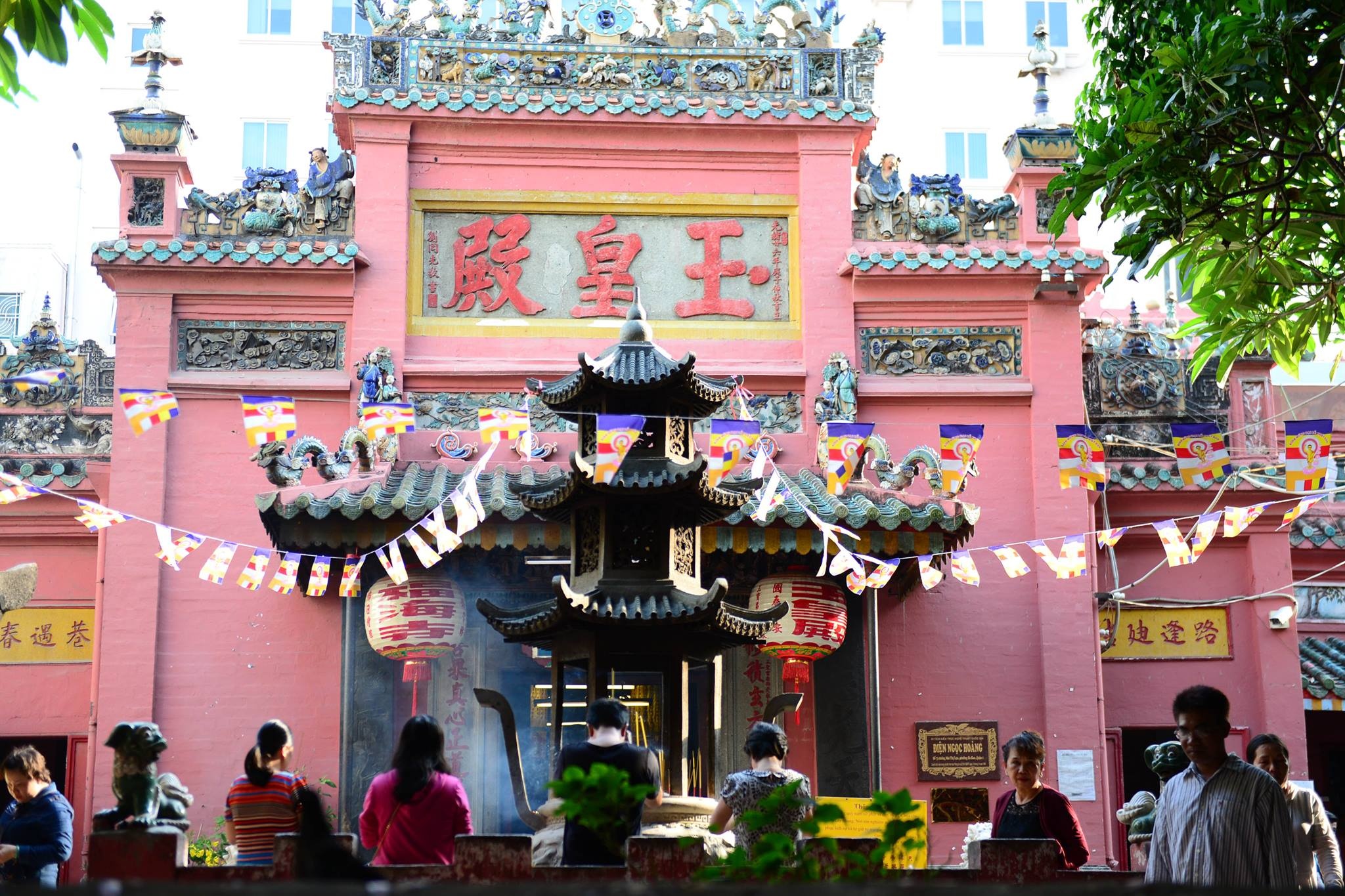 Tong thong Obama du kien tham chua Ngoc Hoang o quan 1 hinh anh