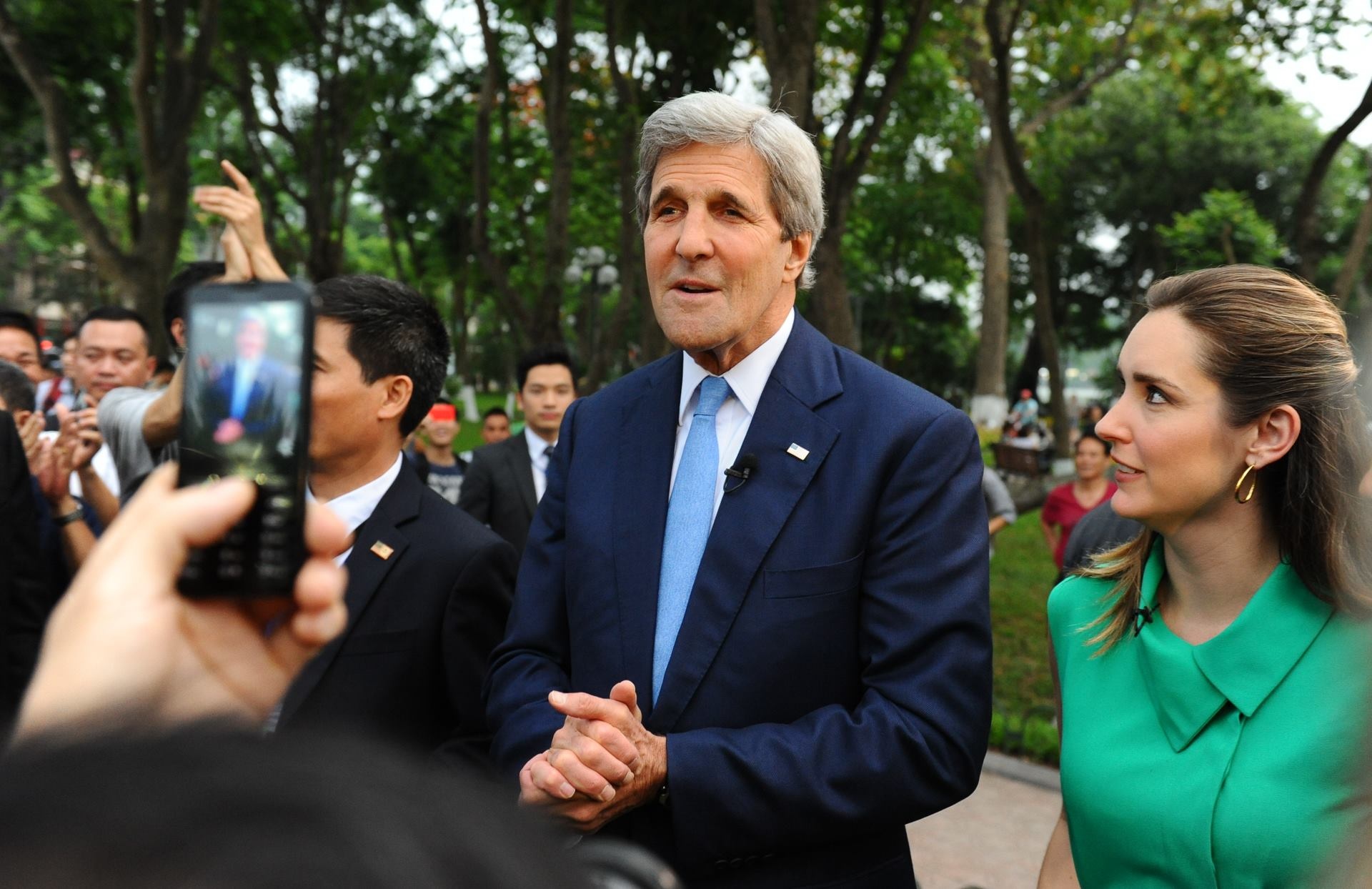 Ngoại trưởng Mỹ dạo Hồ Hoàn Kiếm ảnh 2 Ngoai truong My dao Ho Hoan Kiem anh 2