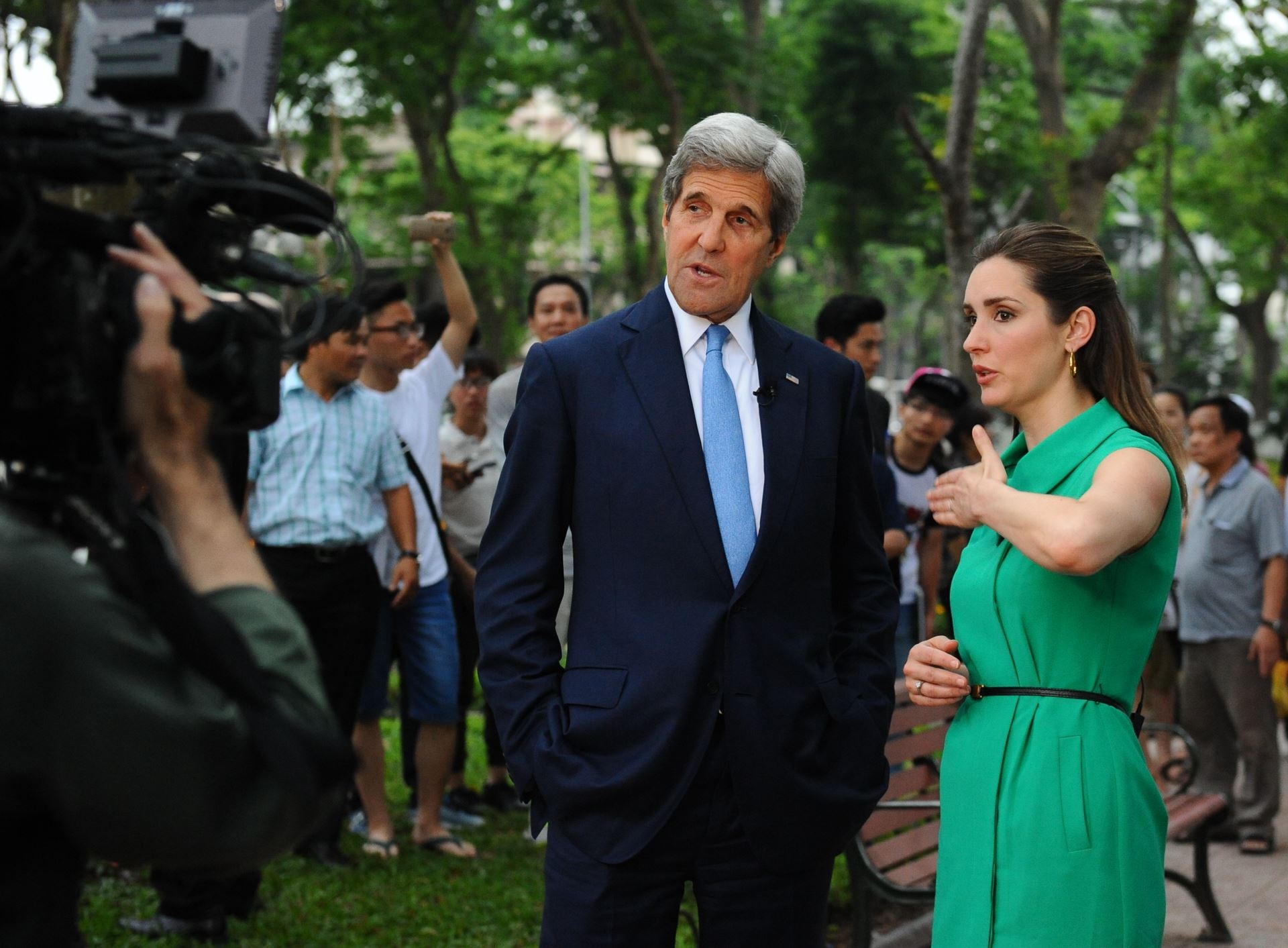 Ngoại trưởng Mỹ dạo Hồ Hoàn Kiếm ảnh 4 Ngoai truong My dao Ho Hoan Kiem anh 4