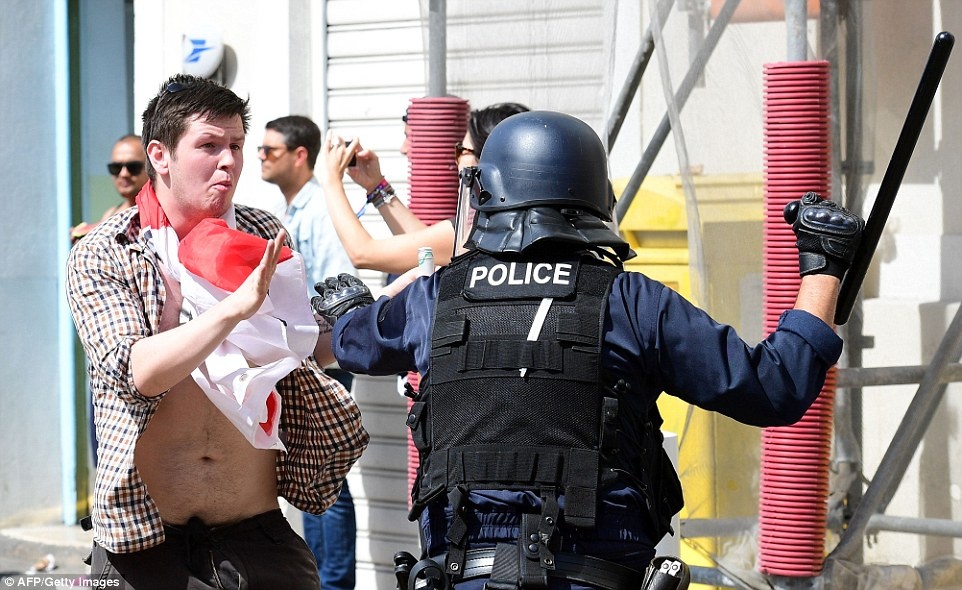 UEFA len an dung do bao luc giua co dong vien Nga va Anh hinh anh