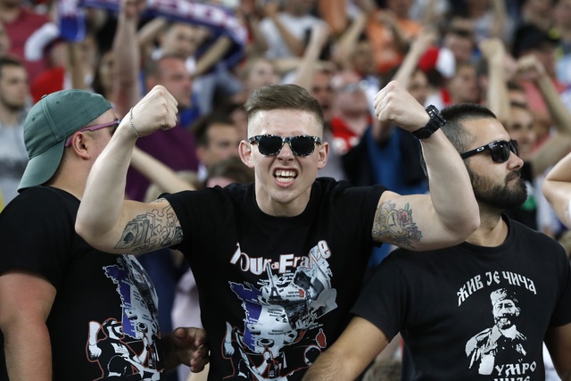 Cuoc dau cua nhung hooligan o Euro 2016 hinh anh