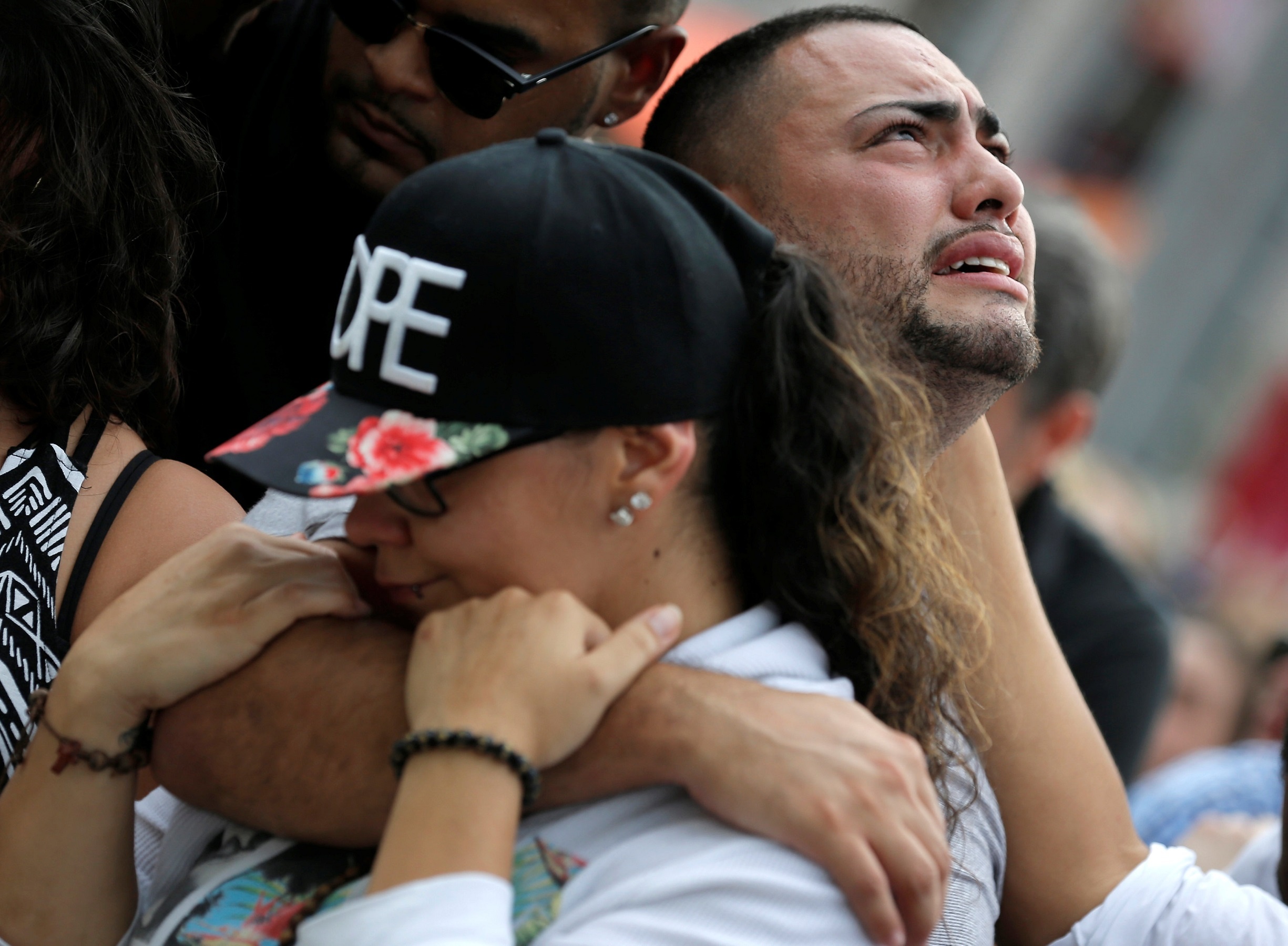 Nguoi My tuong niem nan nhan vu xa sung o hop dem hinh anh