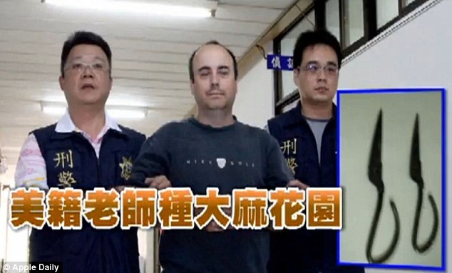 bị cáo tự sát giữa tòa ảnh 1 bi cao tu sat giua toa anh 1