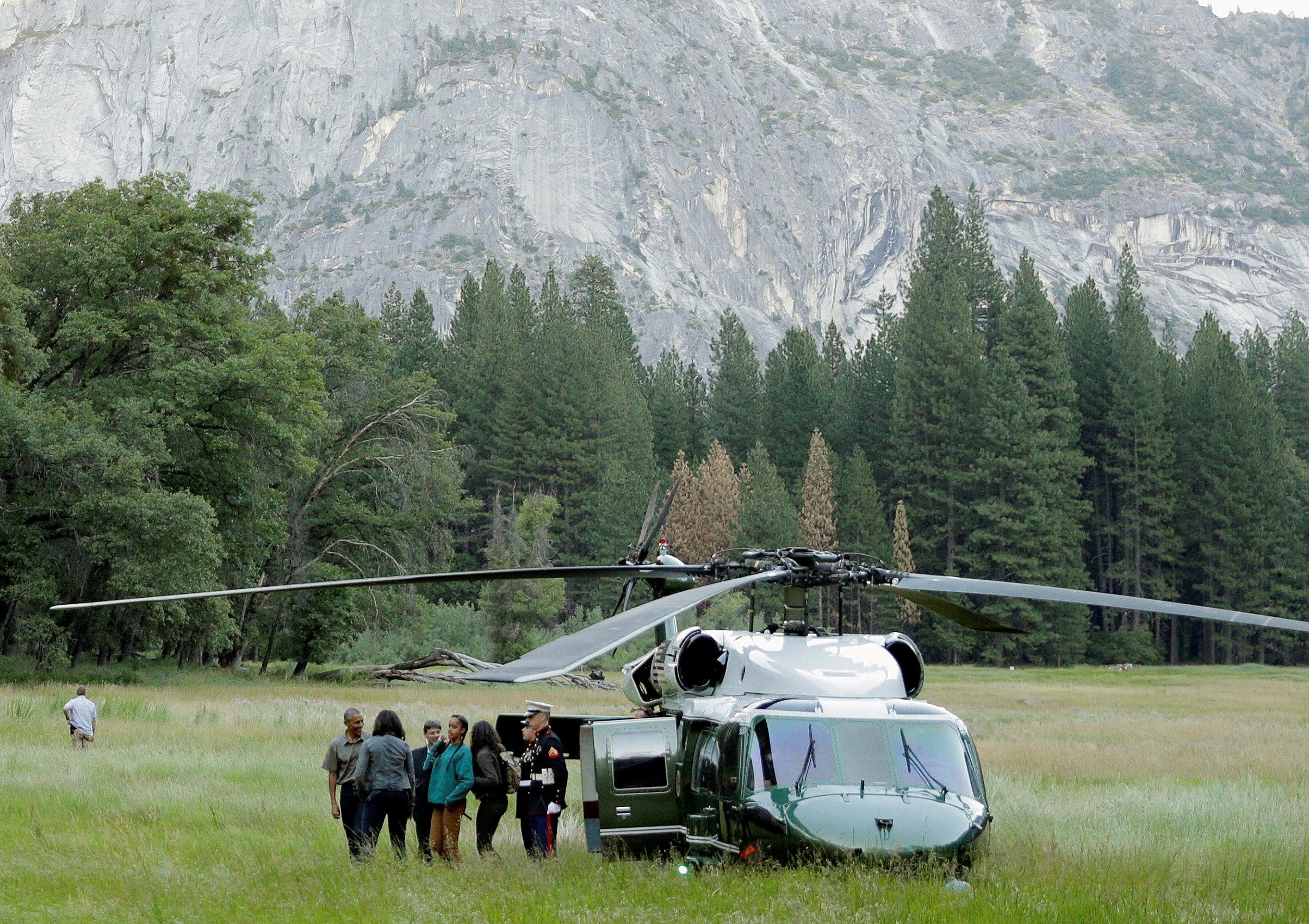 Gia dinh ong Obama nghi cuoi tuan anh 1