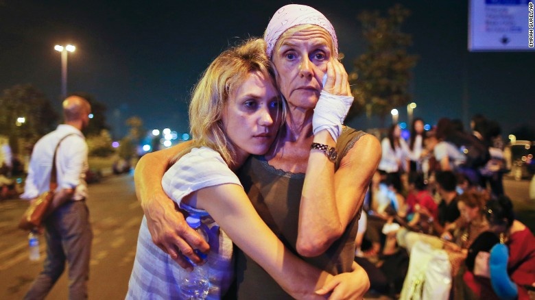 Danh bom khung bo o san bay Tho Nhi Ky, 41 nguoi chet hinh anh