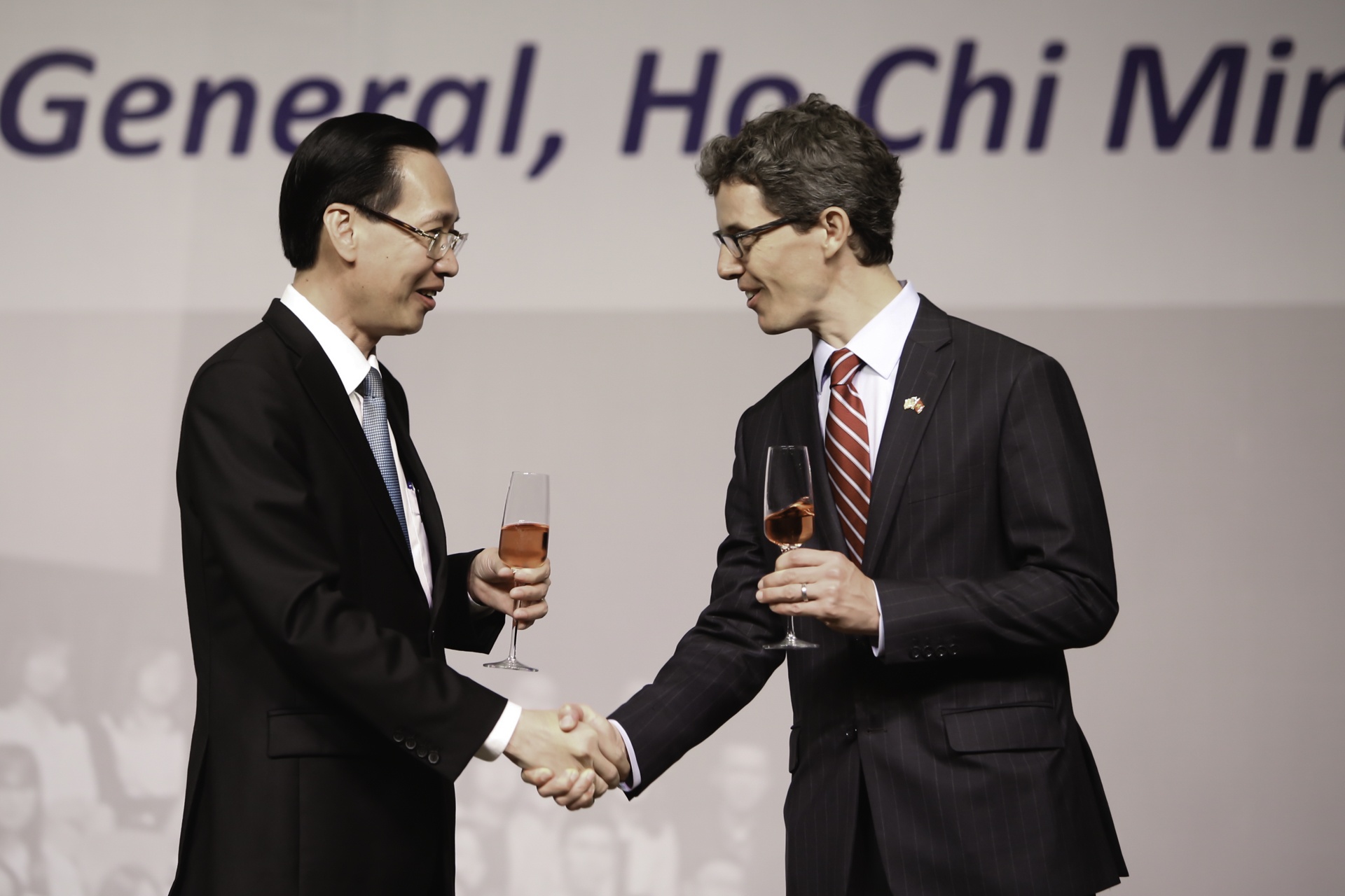 Ba Tong lanh su My tai TP HCM anh 6