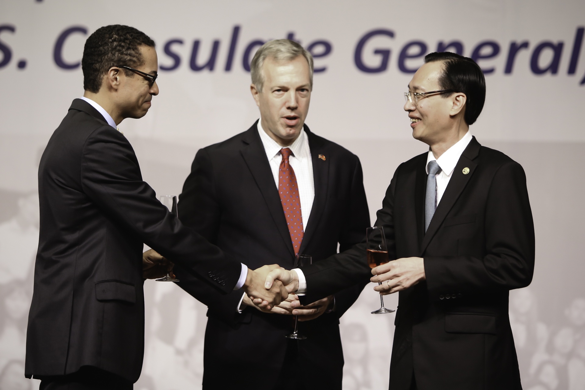 Ba Tong lanh su My tai TP HCM anh 5