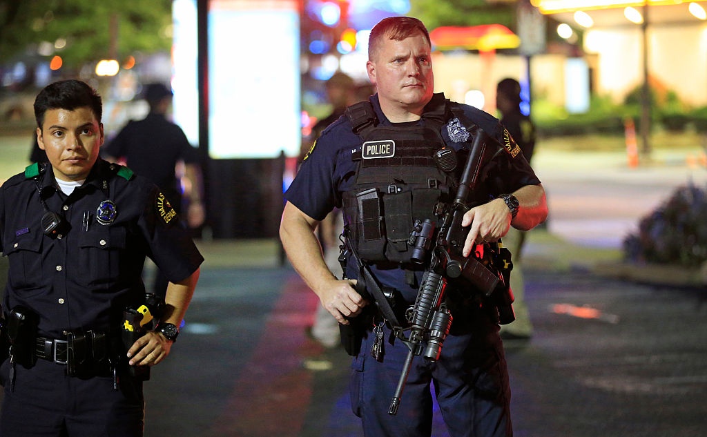 Kẻ nã súng vào cảnh sát Mỹ vì muốn giết người da trắng ảnh 1 Ke na sung vao canh sat My vi muon giet nguoi da trang anh 1