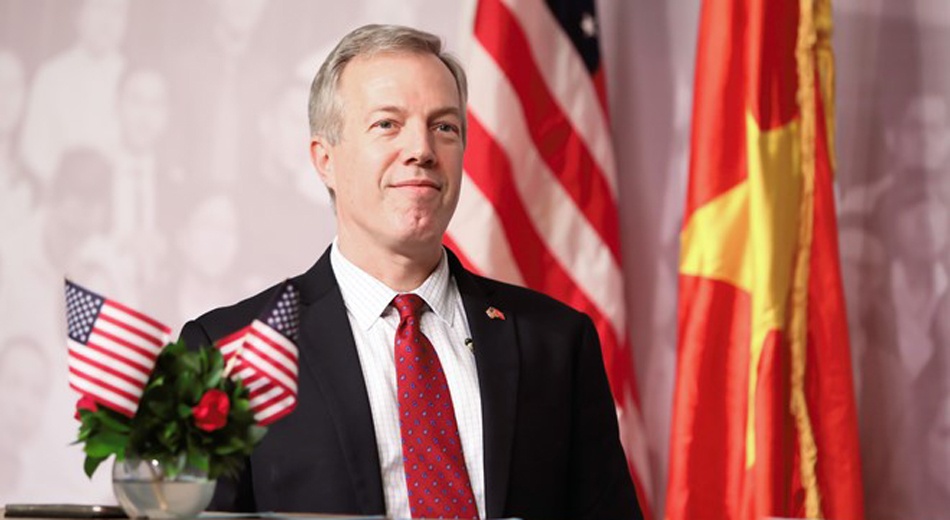 Dai su My tra loi truc tuyen ban doc Zing.vn chieu nay hinh anh