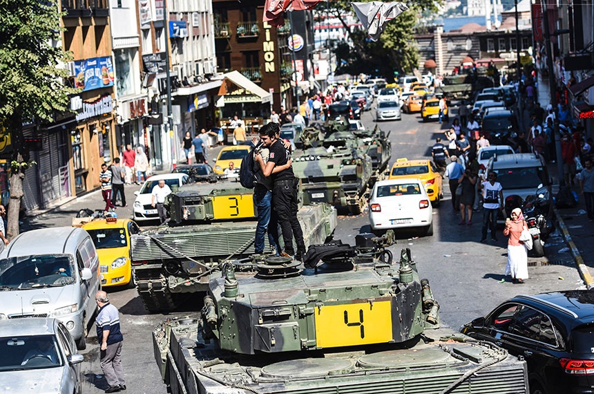 My phu nhan lien quan dao chinh o Tho Nhi Ky anh 1