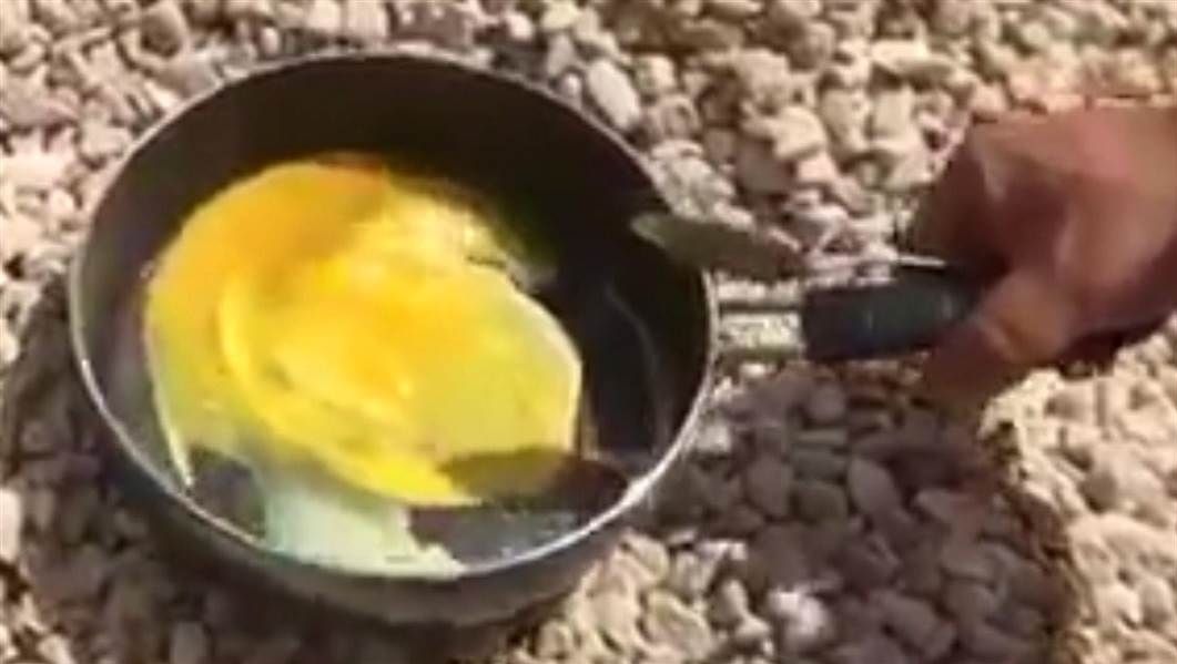 Chien trung duoi nang nong hon 50 do C o Iraq hinh anh