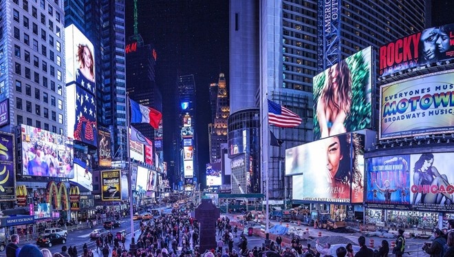 nu nghi si Anh trong video tuyen truyen cua TQ ve Bien Dong anh 2