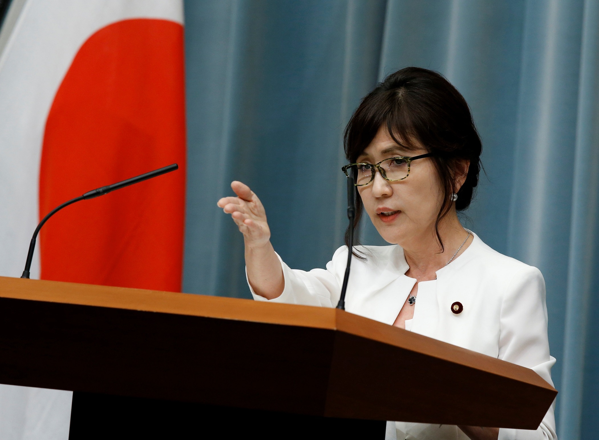 Ve dep bo truong quoc phong Nhat cung ran voi TQ anh 5