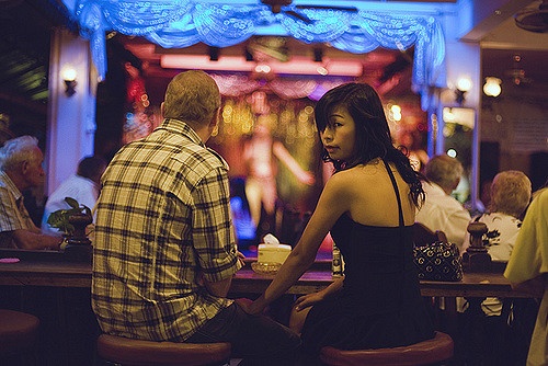 Quan bar Sai Gon: Disneyland cua cac ong Tay nghi huu hinh anh