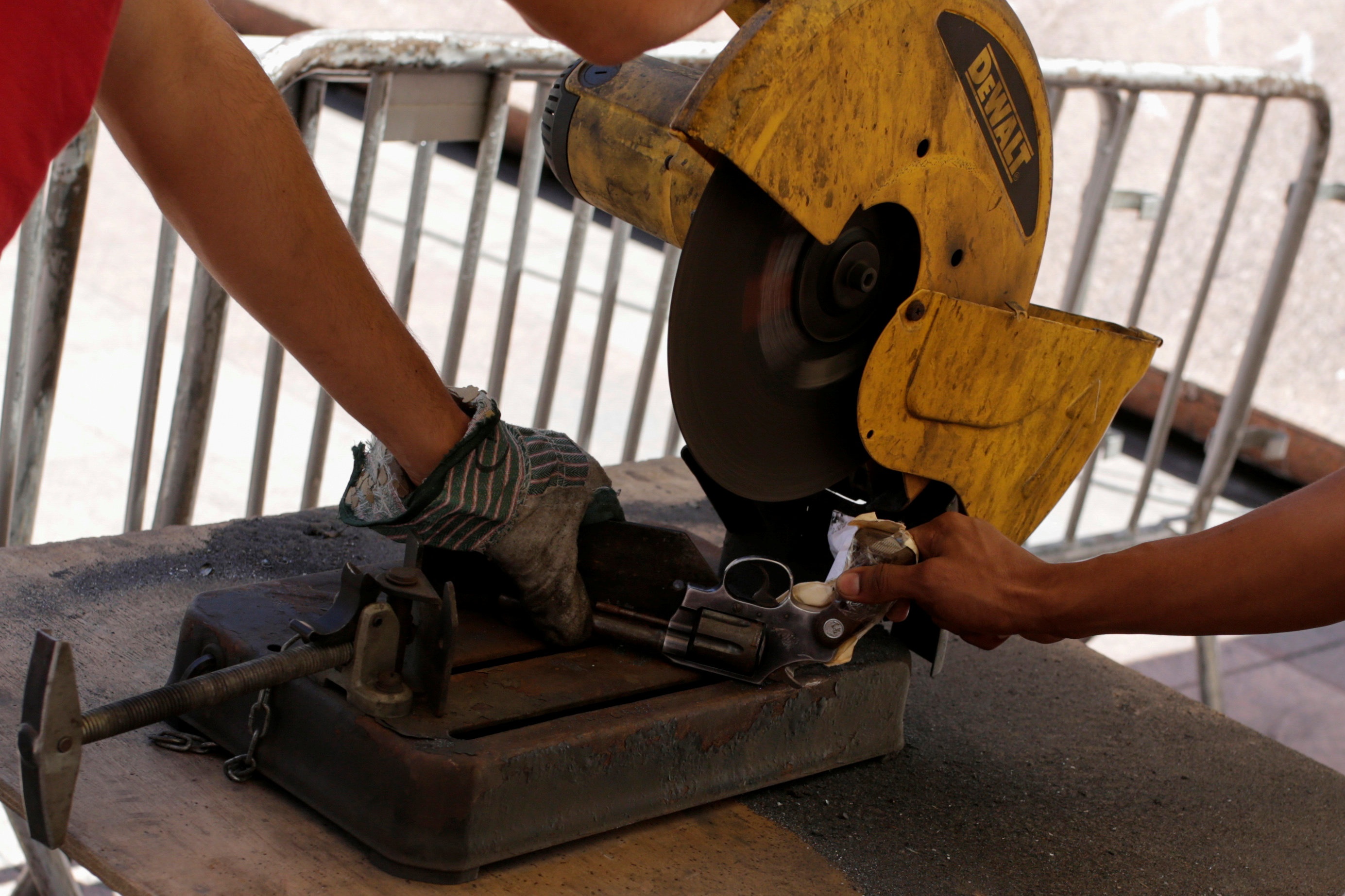 Venezuela nghien 2000 khau sung anh 5